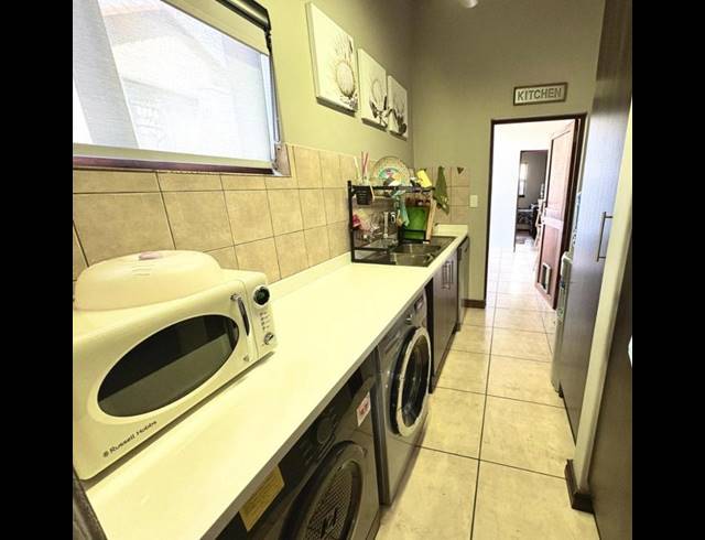 3 BEDROOM HOUSE FOR SALE IN MIDLANDS ESTATE
